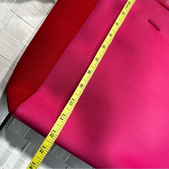 Summersalt x FABFITFUN Neoprene Beach Tote Bag Hot Pink Red - Picture 14 of 14